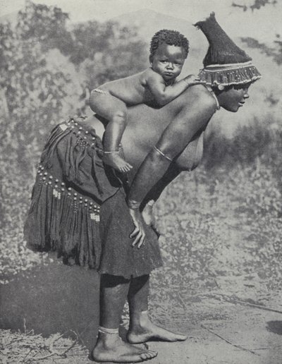 Kobieta niosąca dziecko na plecach, Republika Południowej Afryki (zdjęcie czarno-białe) autorstwa South African Photographer