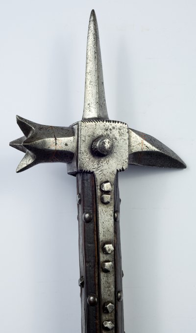 Warhammer for Foot Combat, c.1440 (żelazo i drewno z miedzianą wkładką) autorstwa Southern European