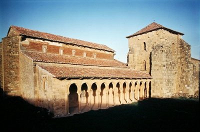Kościół San Miguel de Escalada, założony w 913 r. autorstwa Spanish School