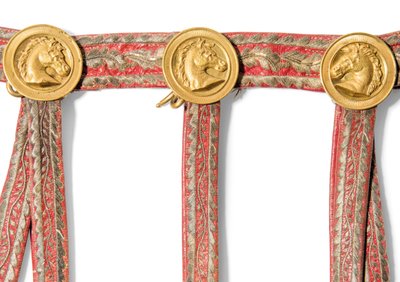 Detal z Sabretache Józefa-Napoleona Bonaparte, króla Hiszpanii, przed 1813 (czerwona skóra marokańska z haftowanym złotem i pozłacanymi mosiężnymi oprawami) autorstwa Spanish School
