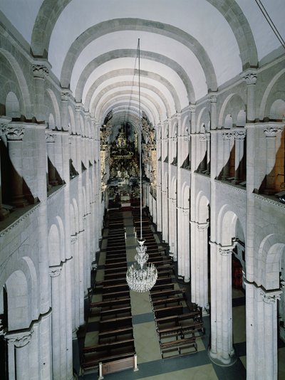 Wnętrze katedry rozpoczęte w 1078 autorstwa Spanish School