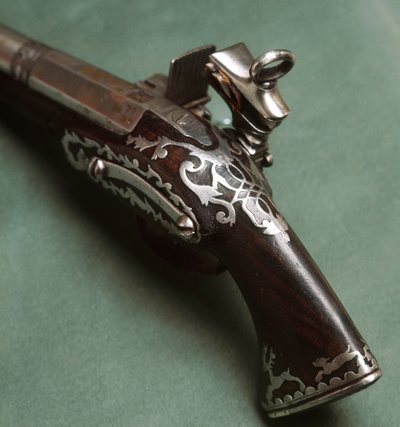 Stary pistolet autorstwa Spanish School