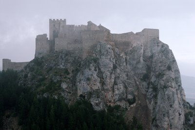 Widok na zamek Loarre, zbudowany w XI-XIII wieku autorstwa Spanish School