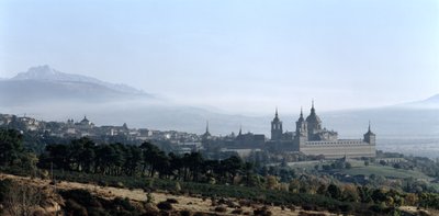 Widok na klasztor San Lorenzo de El Escorial autorstwa Spanish School