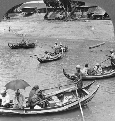 Łodzie na rzece Irrawaddy, Sagaing, Birma, 1908 autorstwa Stereo Travel Co