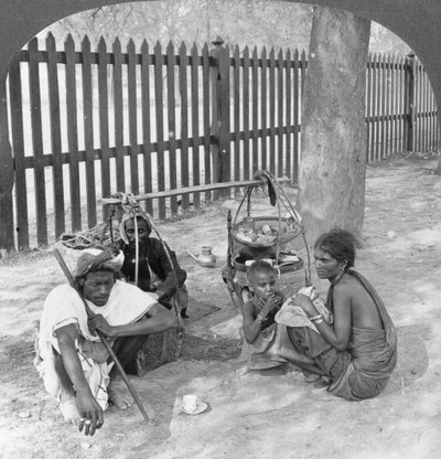 Śniadanie przy drodze niedaleko Mandalay, Birma, 1908. autorstwa Stereo Travel Co