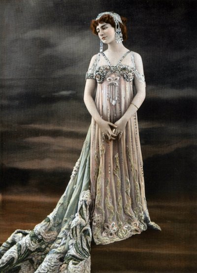 Francuska sopranistka Genevieve Vix jako Circe w operze Circe w Opera Comique w Paryżu (zdjęcie ilustracyjne) autorstwa Studio Reutlinger