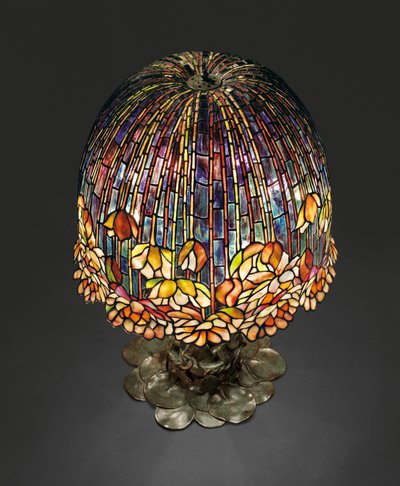 Lampa stołowa „Pond Lily”, ok. 1903 (szkło ołowiowe i patynowany brąz) autorstwa Studios Tiffany