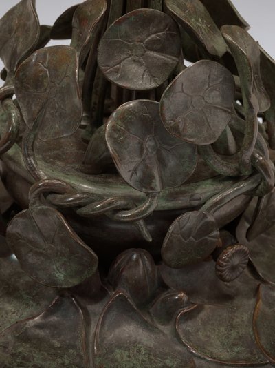 Lampa stołowa „Pond Lily”, ok. 1903 (szkło ołowiowe i patynowany brąz) autorstwa Studios Tiffany