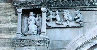 Zmarli opuszczają swoje groby, gdy anioł dmie w trąbę, detal z Bramy św. Galla na kruchcie północnej (kamień) (detal z 181706) autorstwa Swiss School