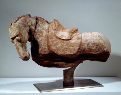Sztuka chińska: Koń z drewna. Rzeźba z okresu Tang (618 do 907). Paryż, Muzeum Cernuschi. autorstwa Tang Dynasty Chinese School