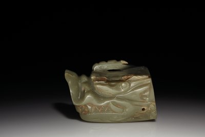 Jadeitowa głowa smoka Junkunc (nefryt) autorstwa Tang Dynasty Chinese School