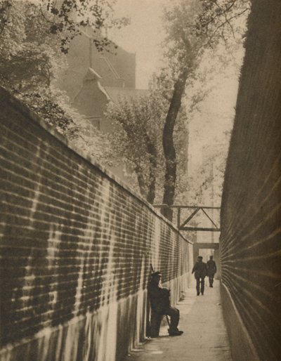W pasażu Lansdowne, gdzie rozbójnik galopował kiedyś za swoje życie, ok. 1935. autorstwa Taylor