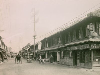 Ulica handlowa w dzielnicy Motomachi w Kobe, około 1900-1915 r. (zdjęcie) autorstwa Teijiro Takagi