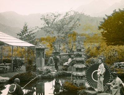 Dzień połowu ryb w ogrodzie Dainichi - Do w Nikko około 1900-1915 (zdjęcie) autorstwa Teijiro Takagi