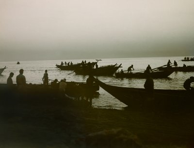 Japoński rybak na morzu, około 1900-1915 (zdjęcie) autorstwa Teijiro Takagi