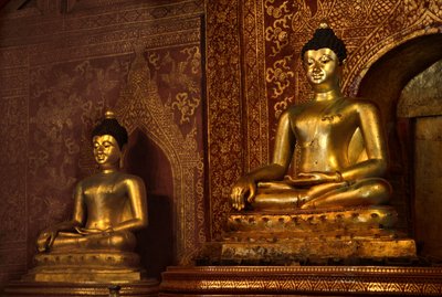 Budda Sihing (brąz) autorstwa Thai School