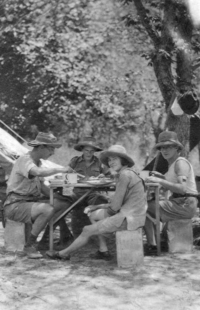 Pora posiłków, Livingstone do Broken Hill, Rodezja Północna, 1925 1927. autorstwa Thomas A. Glover