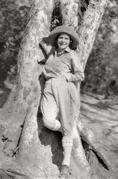 Stella Court Treatt, brytyjska awanturniczka, autorka i filmowiec, Maereres, Tanganika, 1925 1927. autorstwa Thomas A. Glover