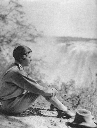 Stella Court Treatt w Victoria Falls, Livingstone do Broken Hill, Rodezja Północna, 1925 1927. autorstwa Thomas A. Glover