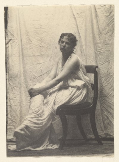 [Weda Cook w stroju z epoki w pracowni Eakinsa przy Chestnut Street] autorstwa Thomas Eakins