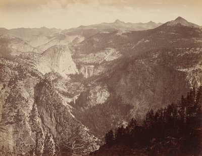 [Dolina Yosemite z góry] / [Yowiye i Piwyack. Vernal i Nevada Fall. Yosemite Valley From Glacier Point] autorstwa Thomas Houseworth and Company