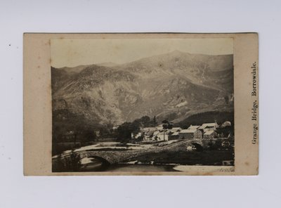 Grange Bridge, Borrowdale (zdjęcie czarno-białe) autorstwa Thomas Ogle
