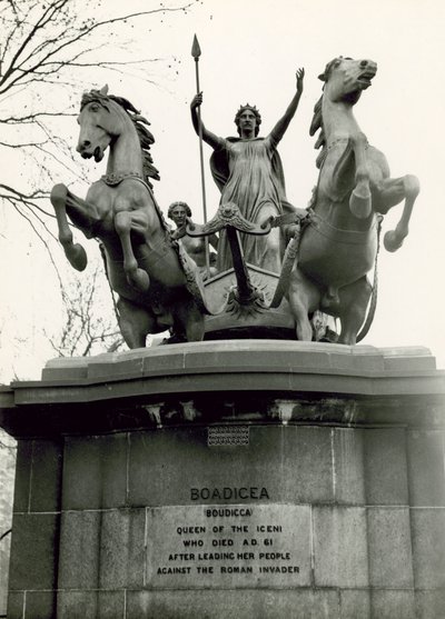 Boadicea i jej córki, grupa rzeźbiarzy z brązu, 1885 autorstwa Thomas Thornycroft