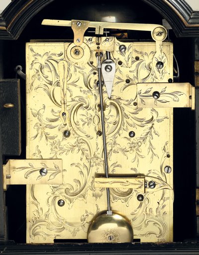 Fragment uderzającego zegara stołowego George III, ok. 1770 (drewno, szkło i metal) (patrz także 491921) autorstwa Thomas Wagstaff or Wagstaffe