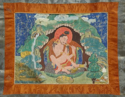 Mahasiddha Luipa, z częściowego zestawu thanek, początek XIX w. (pigmenty mineralne na klejonej bawełnie; oryginalne oprawki brokatowe) autorstwa Tibetan School