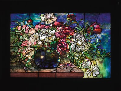 Okno „Piwonia” z domu Dariusa Goffa, Pawtucket, Rhode Island, ok. 1893 r. autorstwa Tiffany Studios