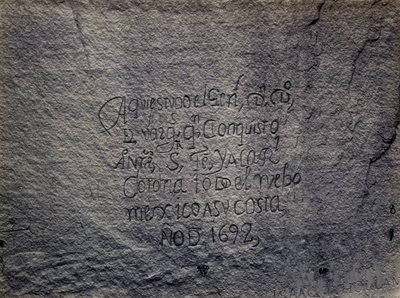 Historyczny hiszpański zapis podboju, południowa strona Skały Inskrypcji, Nowy Meksyk autorstwa Timothy H. O