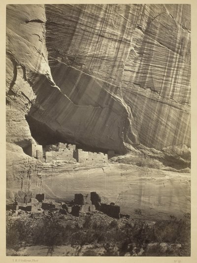 Starożytne ruiny w kanionie Chelly w stanie Nowy Meksyk, w niszy 50 stóp nad obecnym łóżkiem Canyon, 1873 autorstwa Timothy OSullivan