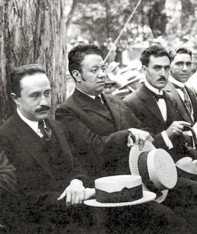 Jose Vasconcelos i Diego Rivera podczas imprezy plenerowej w Chapultepec Park, Meksyk, 1921 autorstwa Tina Modotti
