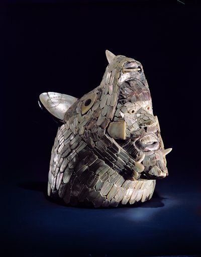Głowa zwierzęcia z ludzką głową w otwartych szczękach, znaleziona w Tula, Hidalgo, Meksyk, Early Post-Classic (900-1250) (ceramika z mozaiką z masy perłowej) autorstwa Toltec