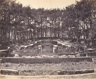 Grób mandaryński w Foochow, ca. 1869. autorstwa Tung Hing.