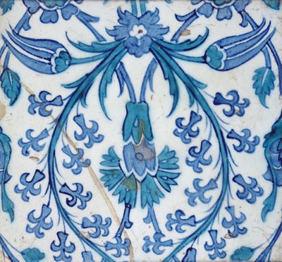 Płytka Iznik z motywem kwiatowym (ceramiczna z kolorową glazurą) autorstwa Turkish School