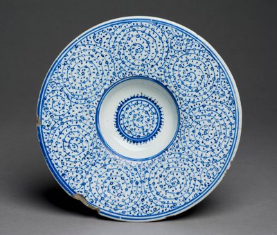 Naczynie Tondino, wyroby Iznik Golden Horn, tureckie, ok. 1535-45 (pasta kamienna z niebieską glazurą) 88; zob. także 117758; autorstwa Turkish School