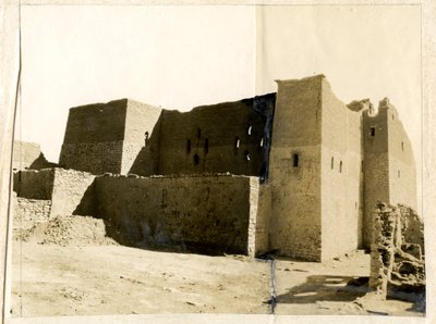 Duży donżon (qasr) klasztoru św. Symeona, Asuan, Egipt, zdjęcie autorstwa Ugo Monneret de Villard autorstwa Ugo Monneret de Villard