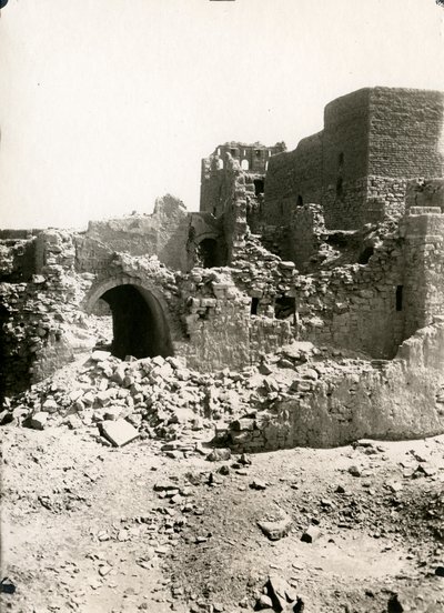 Duży donżon (qasr) klasztoru św. Symeona, Asuan, Egipt, zdjęcie autorstwa Ugo Monneret de Villard autorstwa Ugo Monneret de Villard