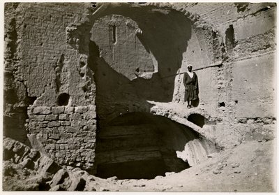Duży donżon (qasr) klasztoru, Asuan, Egipt, zdjęcie autorstwa Ugo Monneret de Villard autorstwa Ugo Monneret de Villard