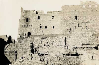 Klasztor św. Symeona po renowacji, Asuan, Egipt, zdjęcie Ugo Monneret de Villard autorstwa Ugo Monneret de Villard