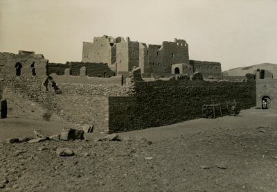 Klasztor św. Symeona, widok od południowego wschodu, Asuan, Egipt, zdjęcie Ugo Monneret de Villard autorstwa Ugo Monneret de Villard