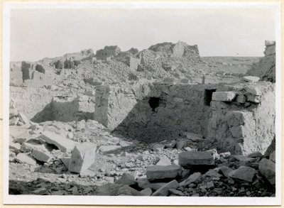 Ruiny południowego kościoła, widok na absydę, Sabagura, Egipt, zdjęcie Ugo Monneret de Villard autorstwa Ugo Monneret de Villard