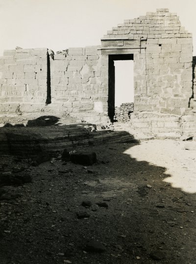 Ruiny świątyni, Qasr Ibrim, Egipt, zdjęcie Ugo Monneret de Villard autorstwa Ugo Monneret de Villard