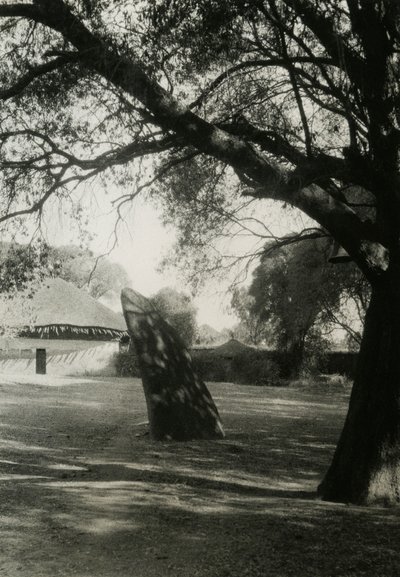 Stela w Aksum, Etiopia, zdjęcie autorstwa Ugo Monneret de Villard, ok. 1937 r. autorstwa Ugo Monneret de Villard