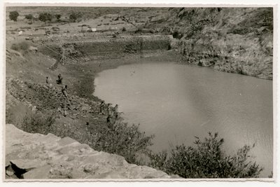 Zbiornik wodny w pobliżu Axum, Etiopia, zdjęcie Ugo Monneret de Villard autorstwa Ugo Monneret de Villard
