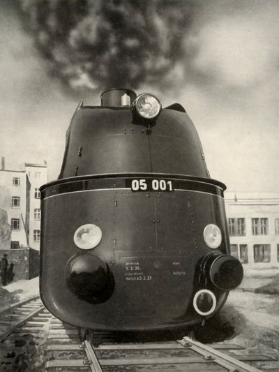 Osiągnięto 119 mil na godzinę podczas próbnego uruchomienia tej nowej niemieckiej lokomotywy opływowej w latach 1935-36. autorstwa Unbekannt