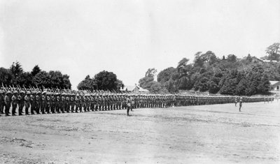 5 batalion East Surrey pułk na paradzie, Chakrata, 1917 autorstwa Unbekannt