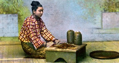 Birmańska kobieta robiąca cygara, ok. 1900 autorstwa Unbekannt
